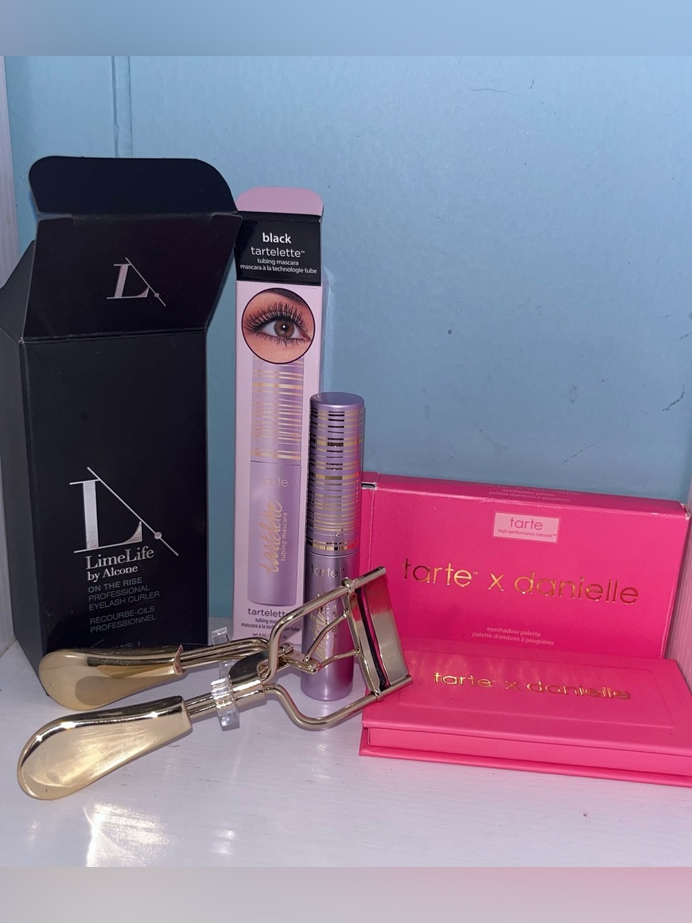 Super set-Limelife and Tarte brands: eyelash curler,mascara and eyeshadow pallet